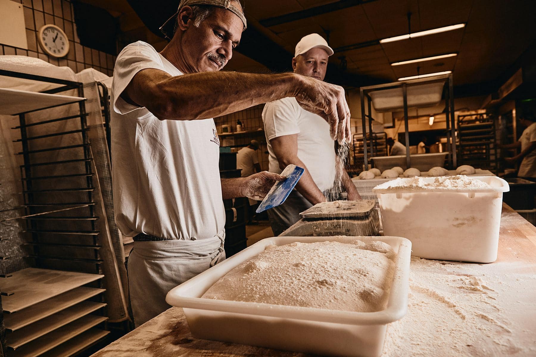 Brotherstellung, Brot, Handwerk, Backwerk, Bäckerei, Pfeifle, Andreas Gerhardt, Nacht