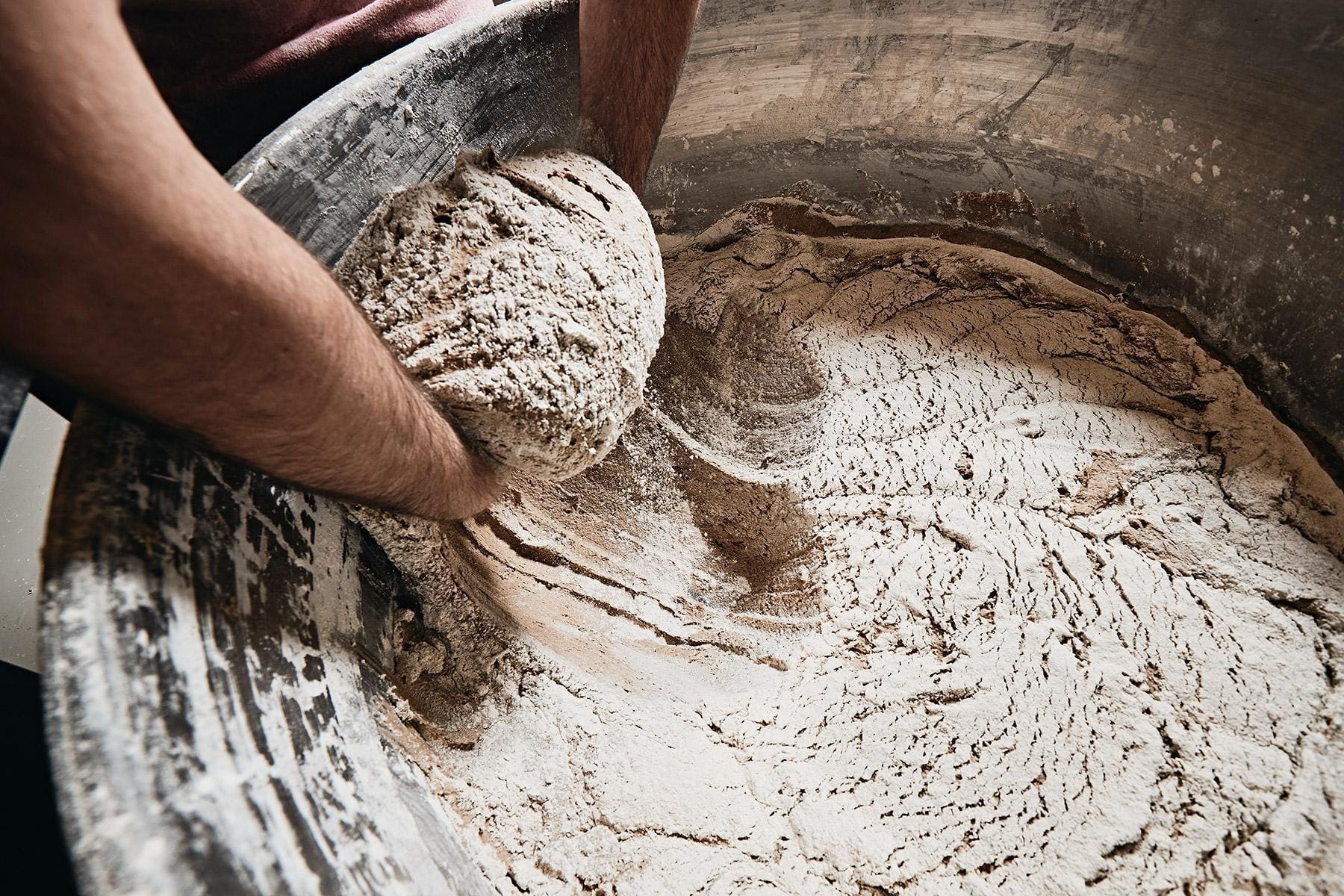 Brotherstellung, Brot, Handwerk, Backwerk, Bäckerei, Pfeifle, Andreas Gerhardt, Nacht