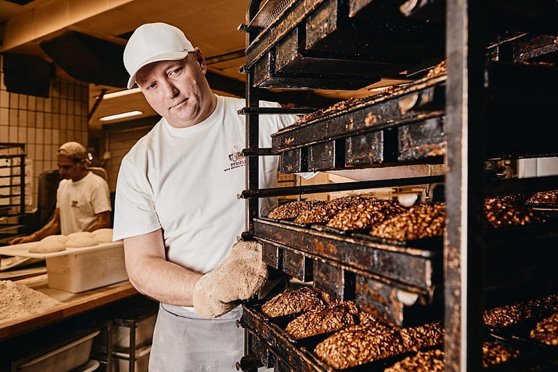 Brotherstellung, Brot, Handwerk, Backwerk, Bäckerei, Pfeifle, Andreas Gerhardt, Nacht