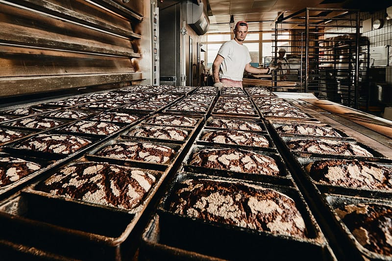 Brotherstellung, Brot, Handwerk, Backwerk, Bäckerei, Pfeifle, Andreas Gerhardt, Nacht