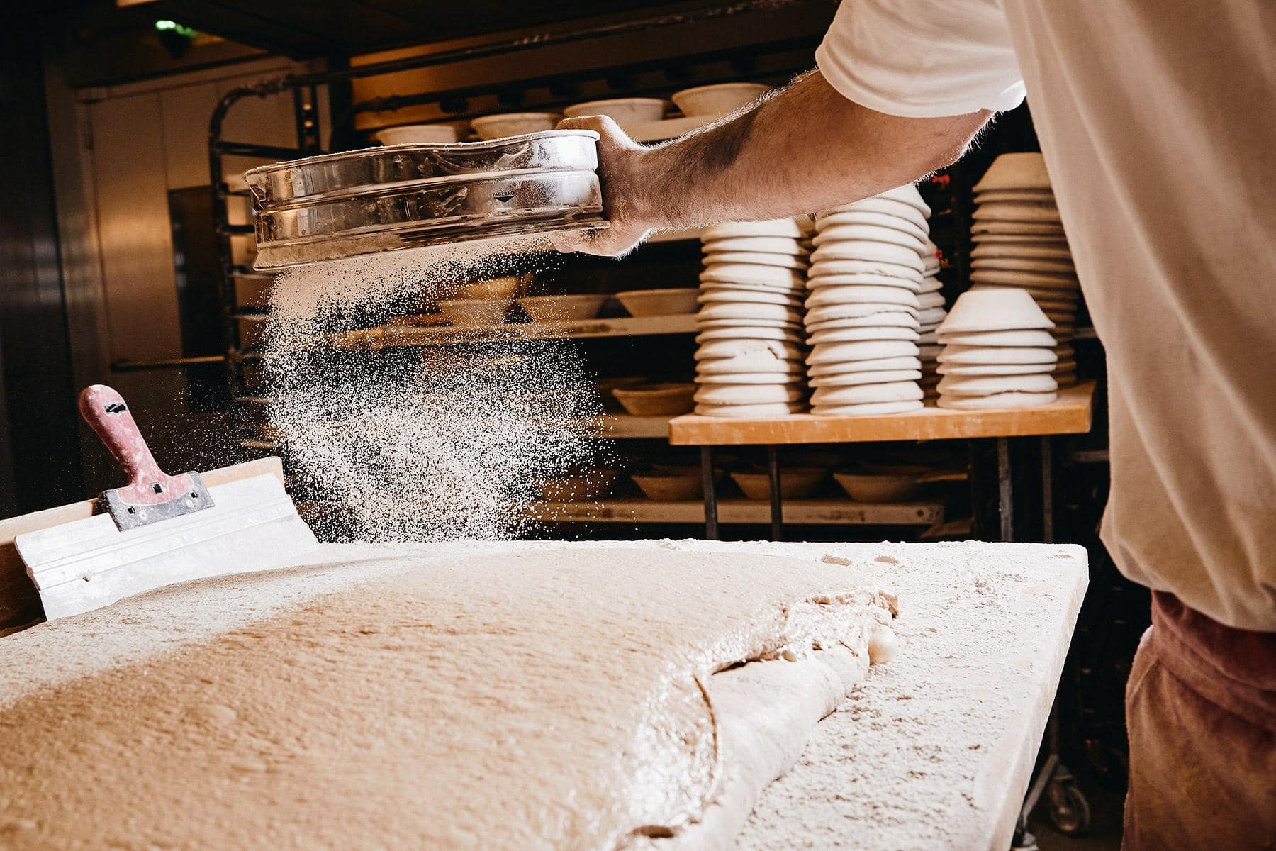 Brotherstellung, Brot, Handwerk, Backwerk, Bäckerei, Pfeifle, Andreas Gerhardt, Nacht