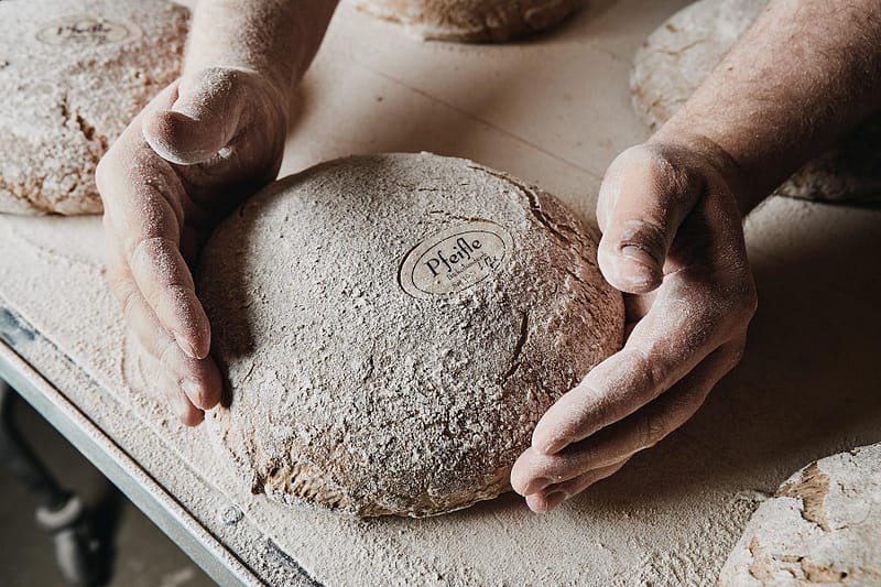 Brotherstellung, Brot, Handwerk, Backwerk, Bäckerei, Pfeifle, Andreas Gerhardt, Nacht